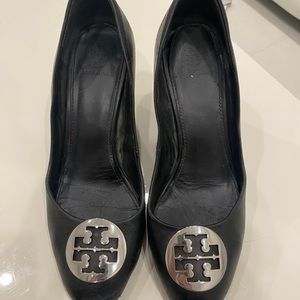 Tory Burch Sophie wedge - black size 7